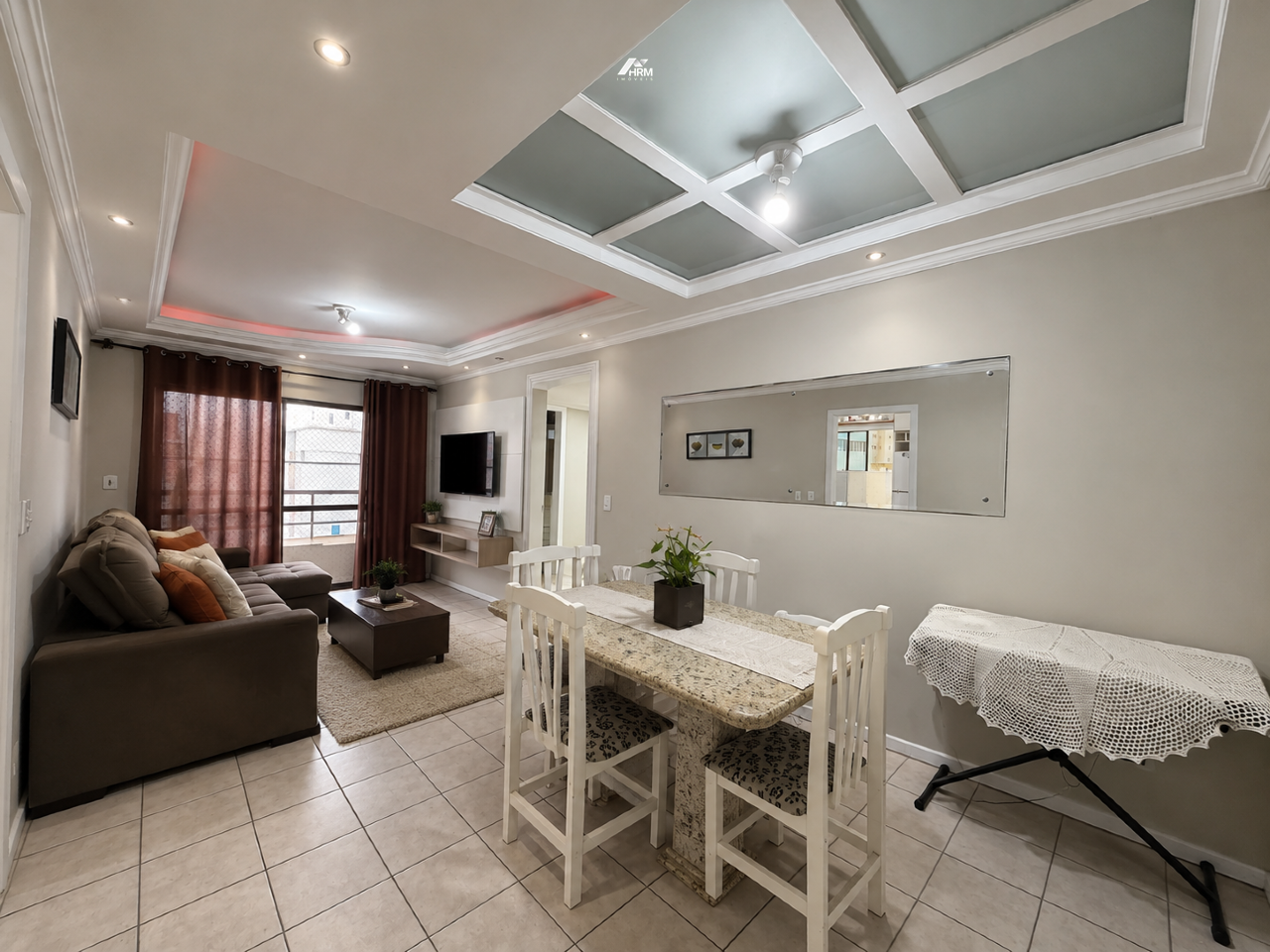 Apartamento quadra mar 2 dormitórios sendo 1 suíte Balneário Camboriú-SC