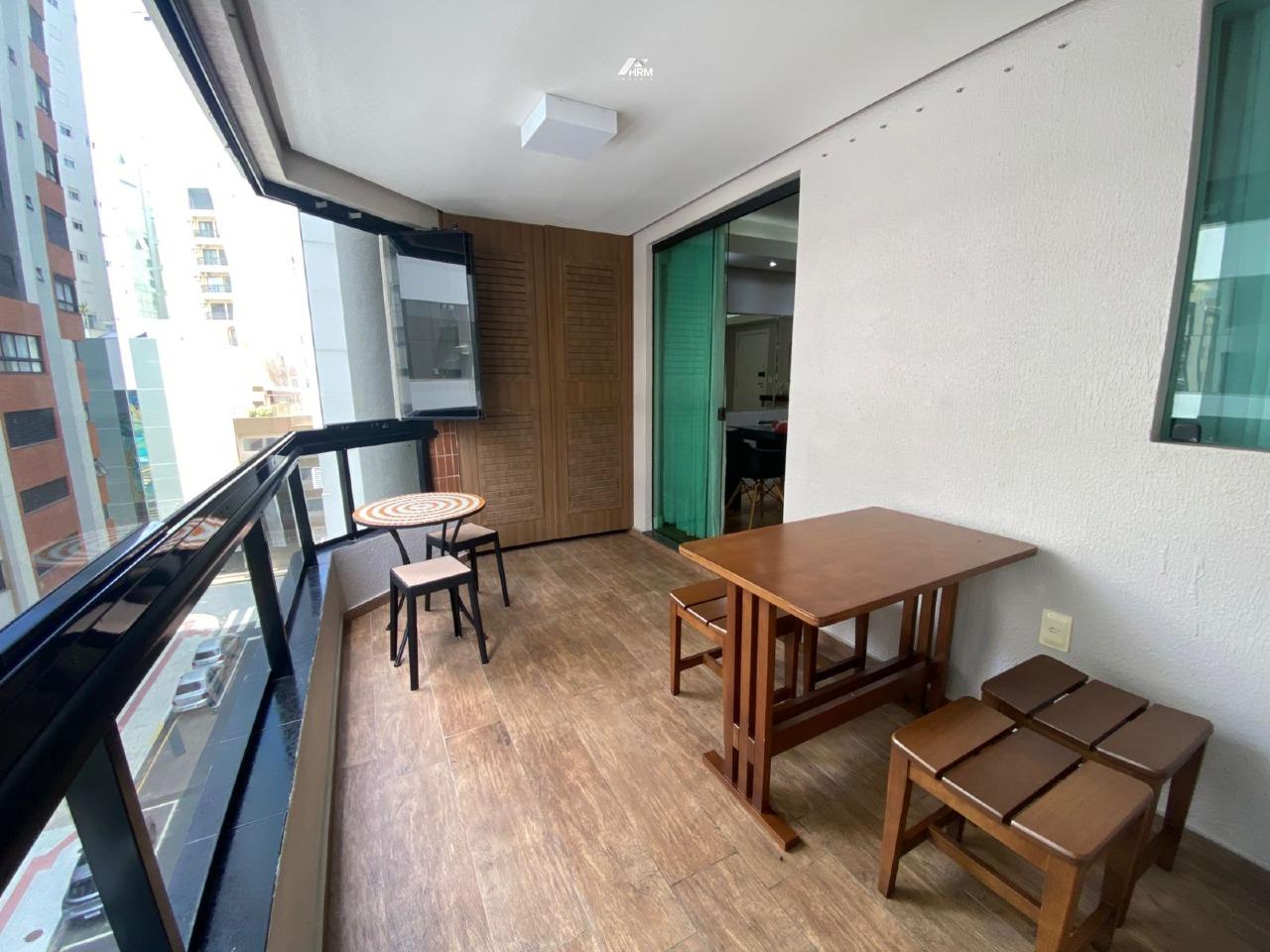 Apartamento quadra mar, 3 dormitórios, churrasqueira e 2 vagas para venda em Balneário Camboriú-SC