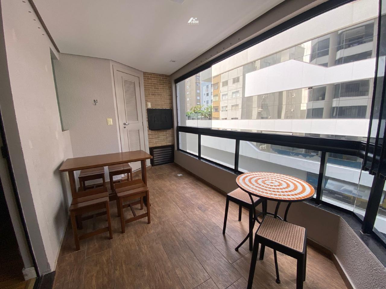 Apartamento quadra mar, 3 dormitórios, churrasqueira e 2 vagas para venda em Balneário Camboriú-SC