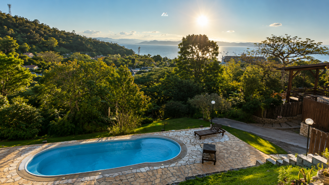 CASA AVERBADA COM 374M², 6 QUARTOS, PISCINA, VISTA MAR - SANTO ANTÔNIO DE LISBOA - FLORIANÓPOLIS