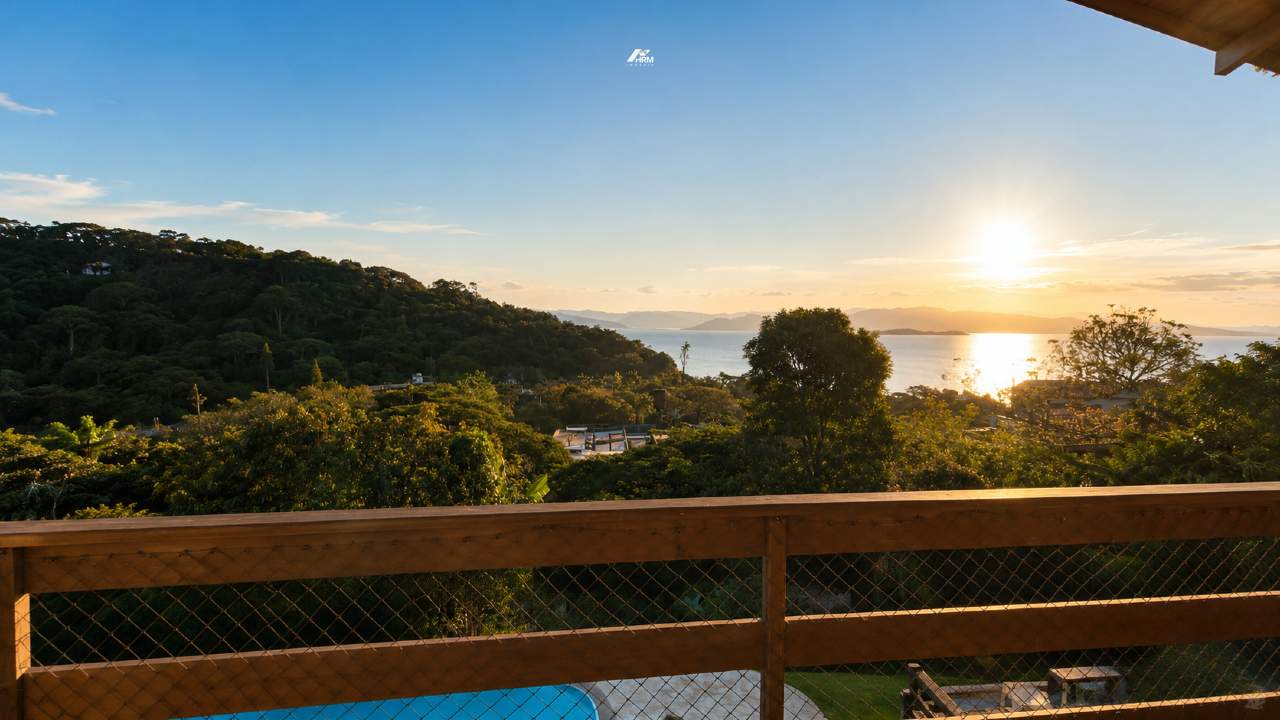 CASA AVERBADA COM 374M², 6 QUARTOS, PISCINA, VISTA MAR - SANTO ANTÔNIO DE LISBOA - FLORIANÓPOLIS