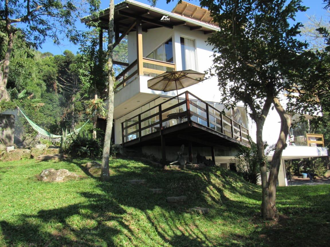 Casa Exclusiva com Vista Mar na Praia do Estaleiro – Balneário Camboriú