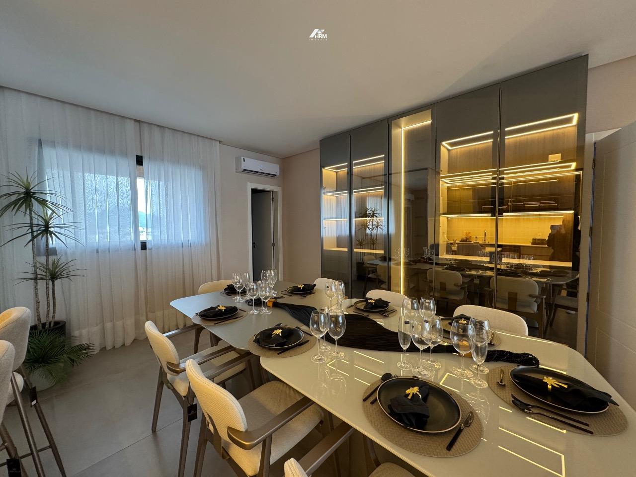 Apartamento novo com 04 quartos no Centro de Balneário Camboriú.