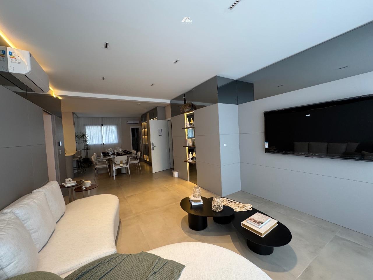 Apartamento novo com 04 quartos no Centro de Balneário Camboriú.