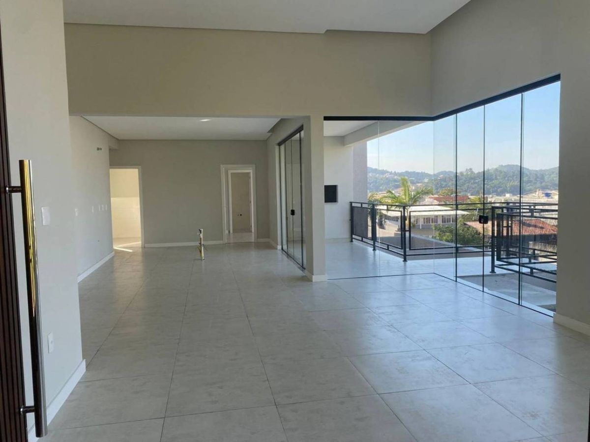 Magnifica casa com vista mar em bairro tranquilo de balneário camboriú para | Nações, Balneário Camboriú, Santa Catarina