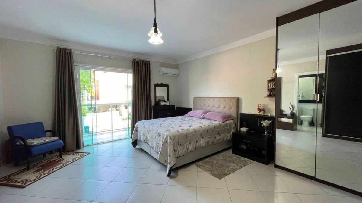 Casa com 03 quartos à venda,Praia dos Amores, Balneário Camboriú, Santa Catarina