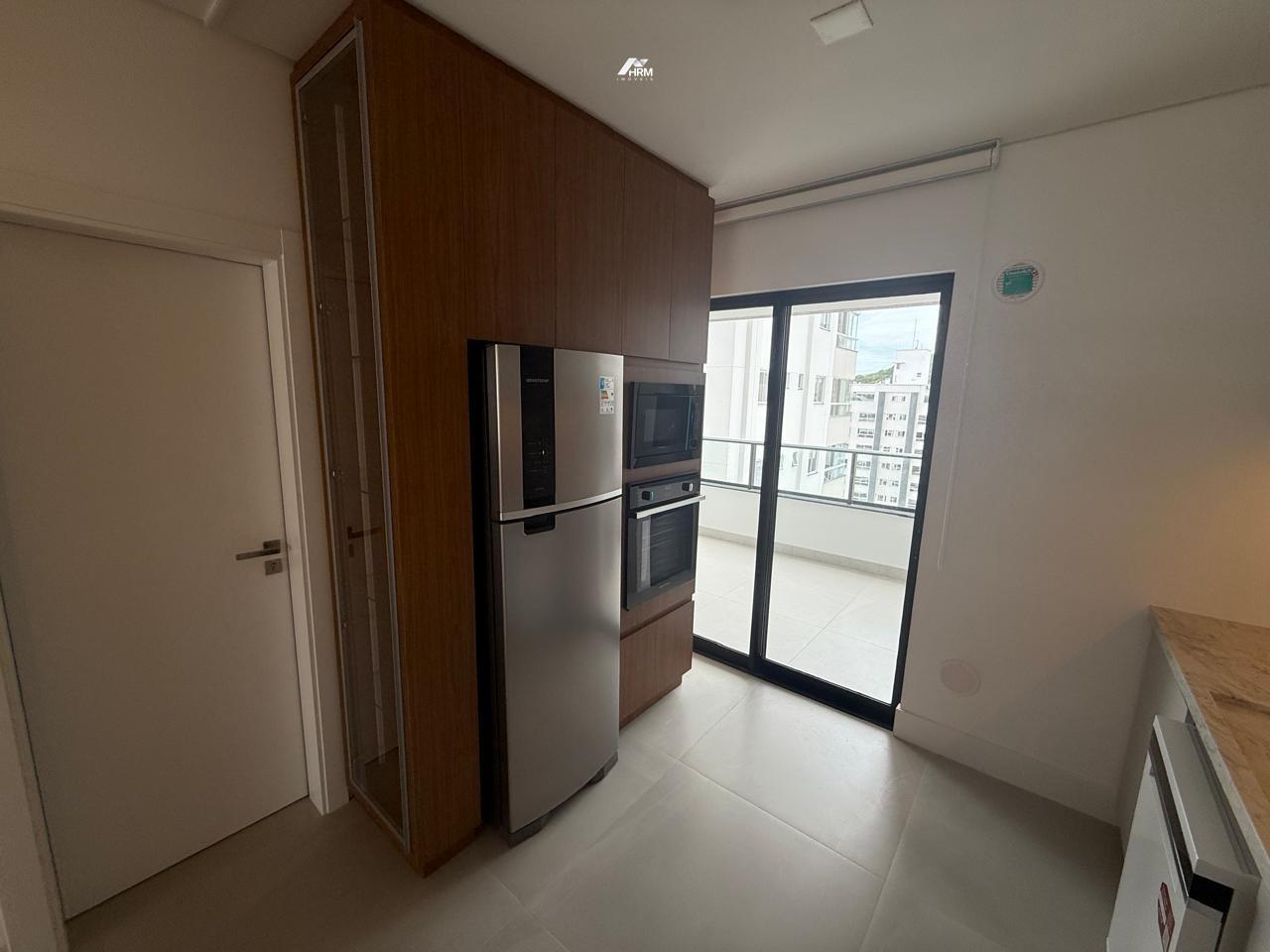 Apartamento mobiliado e equipado com 03 suítes no bairro Pioneiros em Balneário Camboriú.