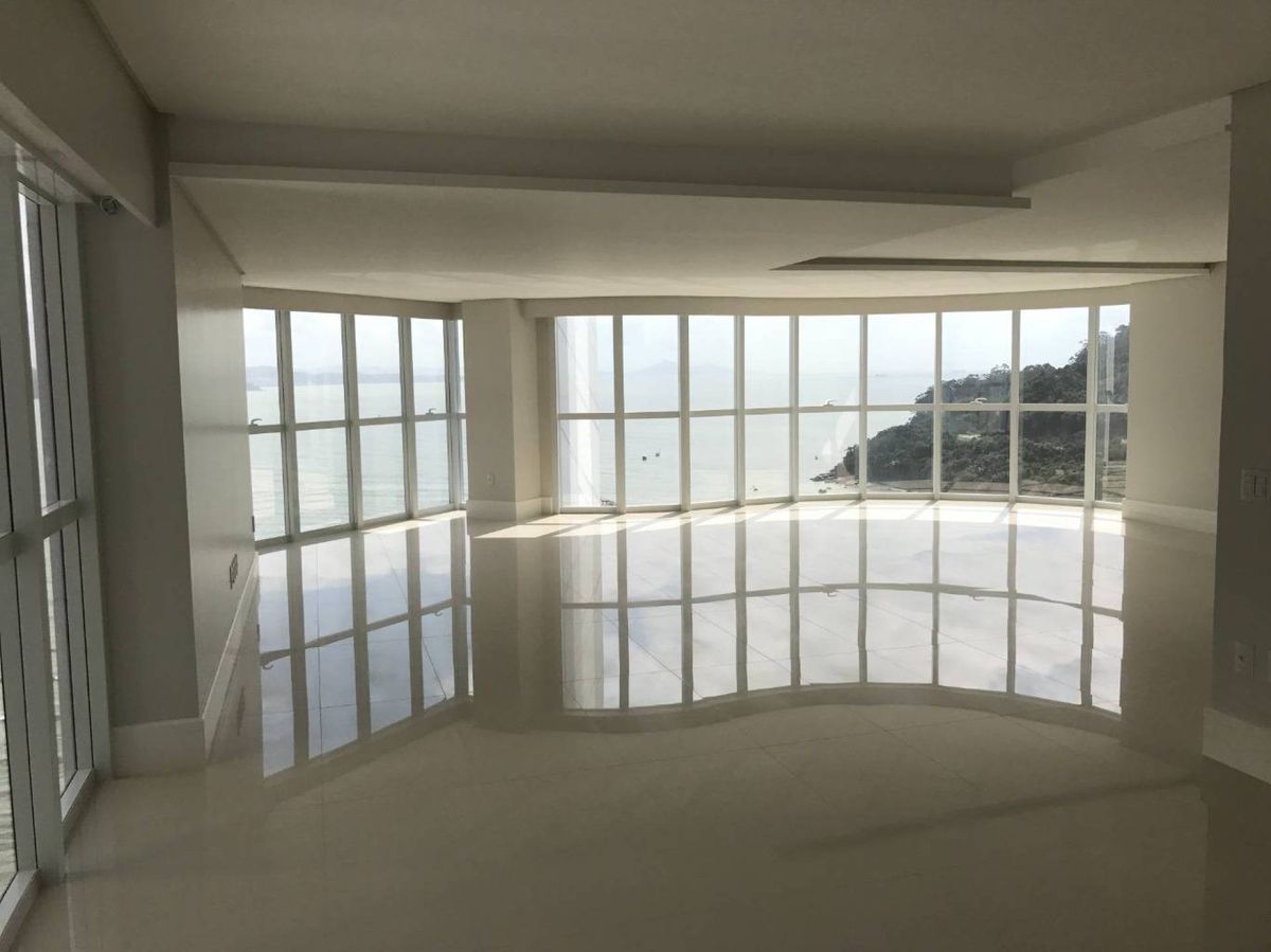 Apartamento frente mar no ibiza towers em balneário camboriú. 
