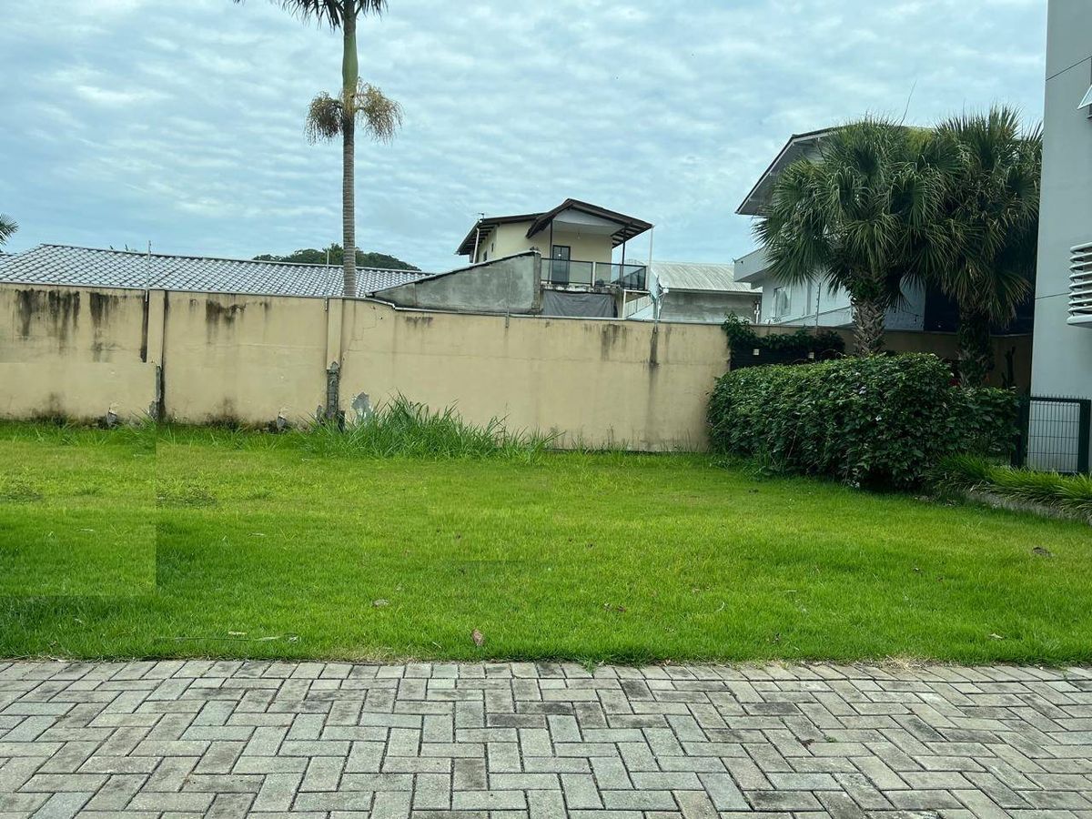 Lote/terreno com 400m² para venda em condomínio fechado em Balneário Camboriú, Santa Catarina