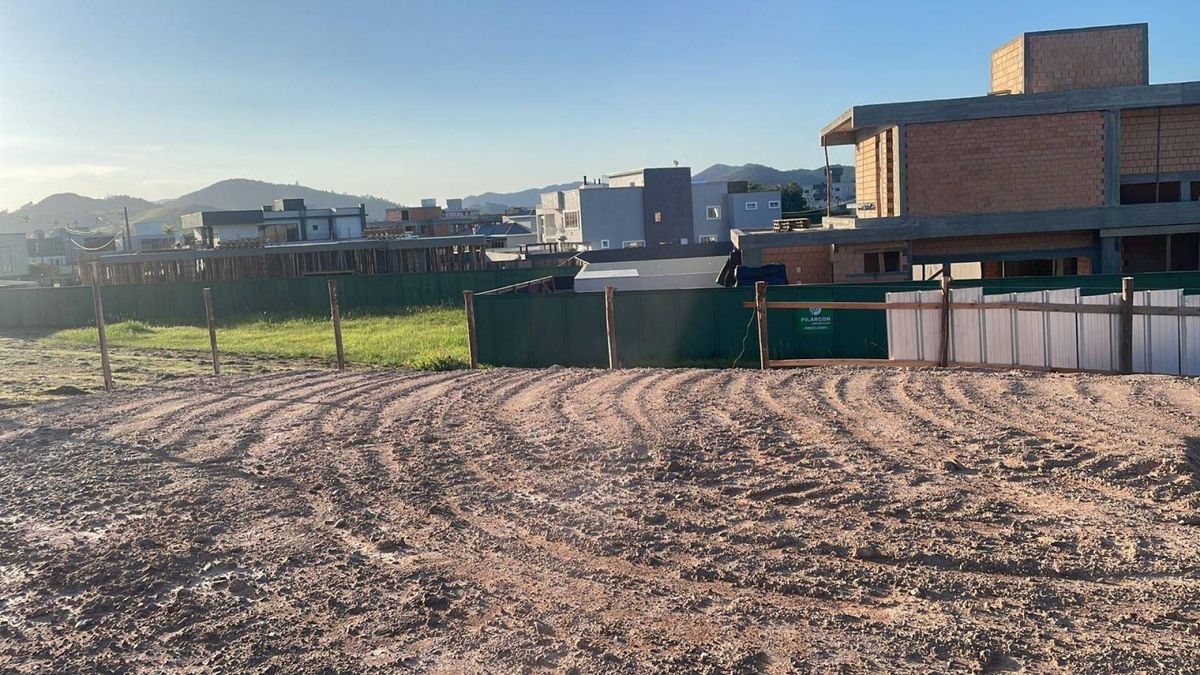 Lote/terreno, no condomínio Caledônia em Camboriú-SC