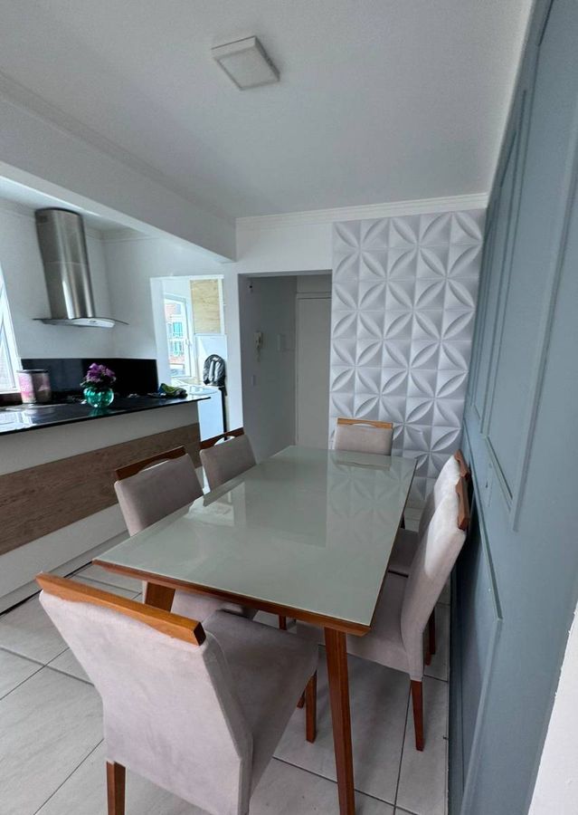 Apartamento com 2 quartos em Camboriú.