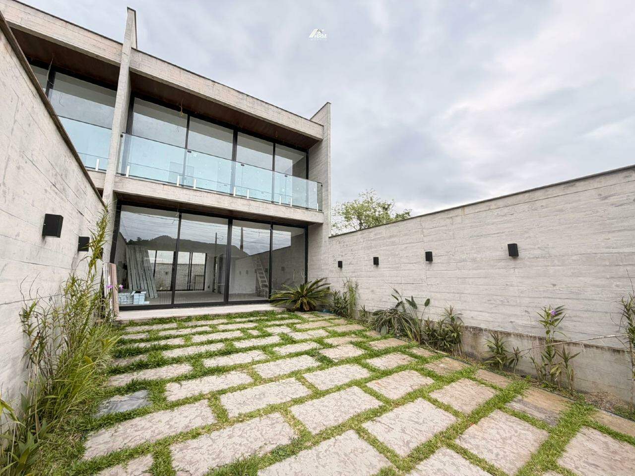 ótima casa com 143m² construídos com 3 suítes (sendo 1 master) Rio Pequeno, Camboriú, Santa Catarina