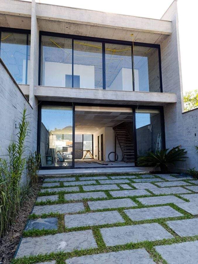 ótima casa com 143m² construídos com 3 suítes (sendo 1 master) Rio Pequeno, Camboriú, Santa Catarina