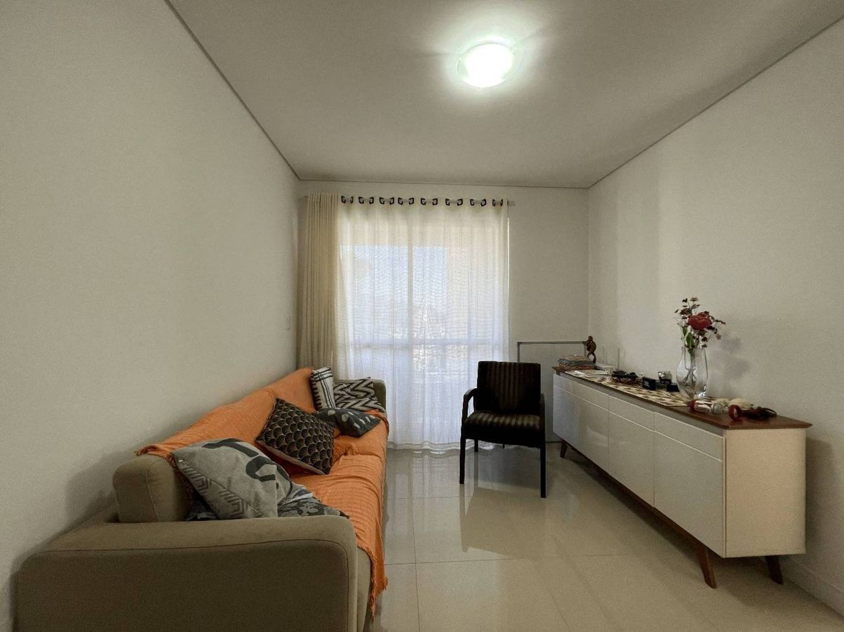 Apartamento com 03 quartos no bairro Fazenda em Itajaí.