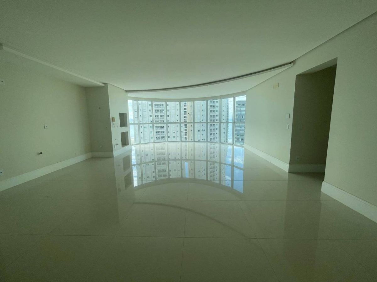 Apartamento á venda em Balneário Camboriú!