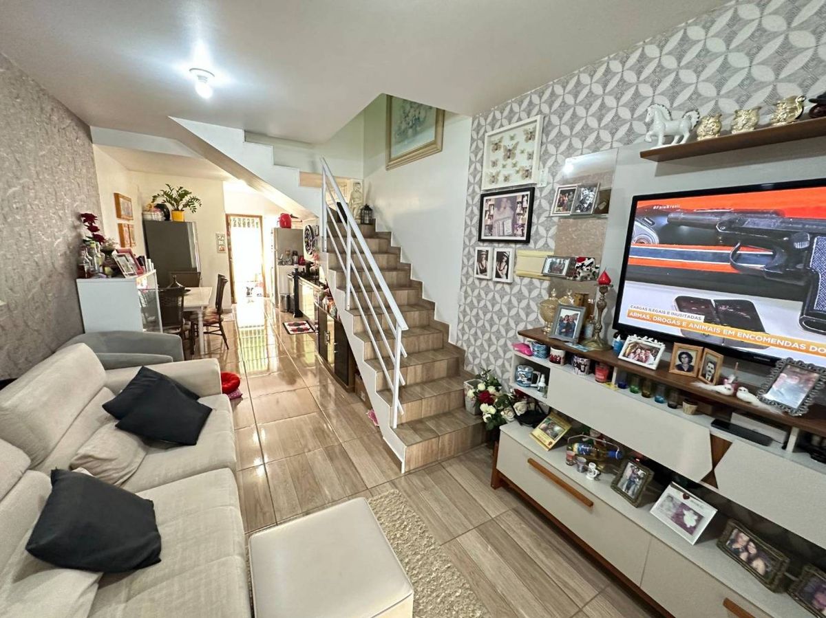 Casa estilo sobrado em região livre de alagamento no bairro Areias em Camboriú.