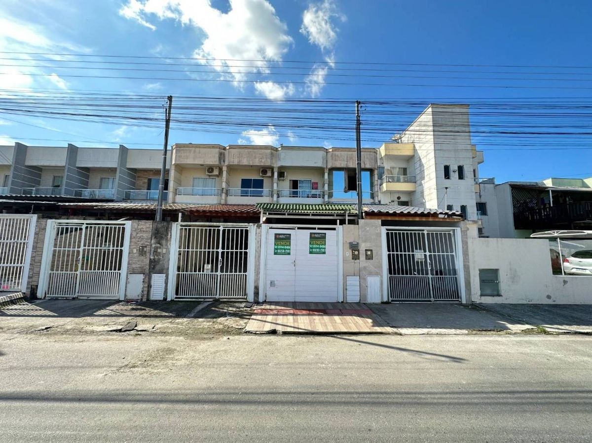 Casa estilo sobrado em região livre de alagamento no bairro Areias em Camboriú.