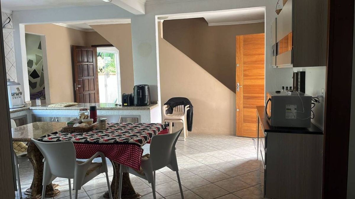 Casa com quintal no Bairro Cedro em Camboriú.