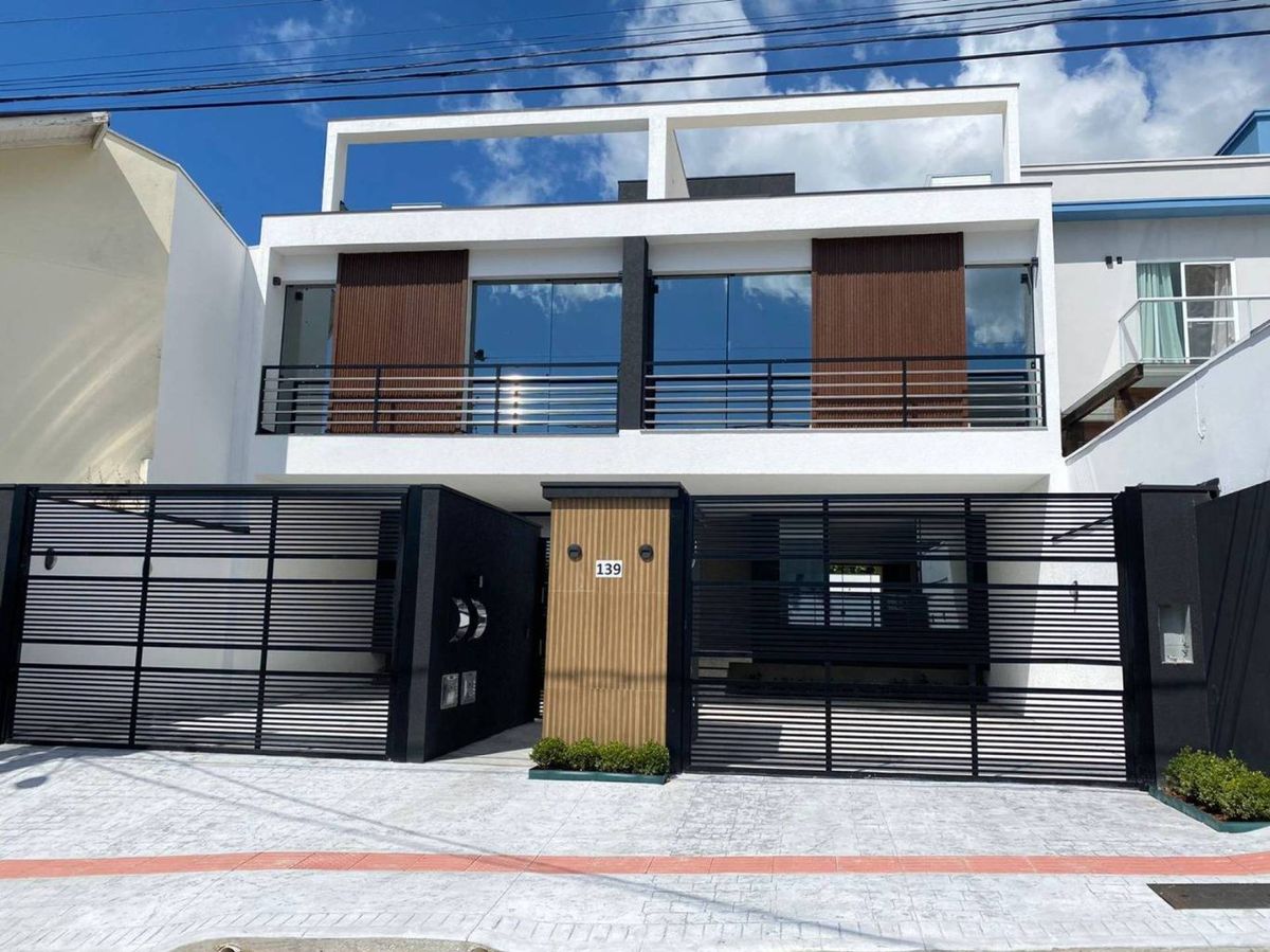 Casa 4 quartos, Praia dos Amores, Balneário Camboriú-SC