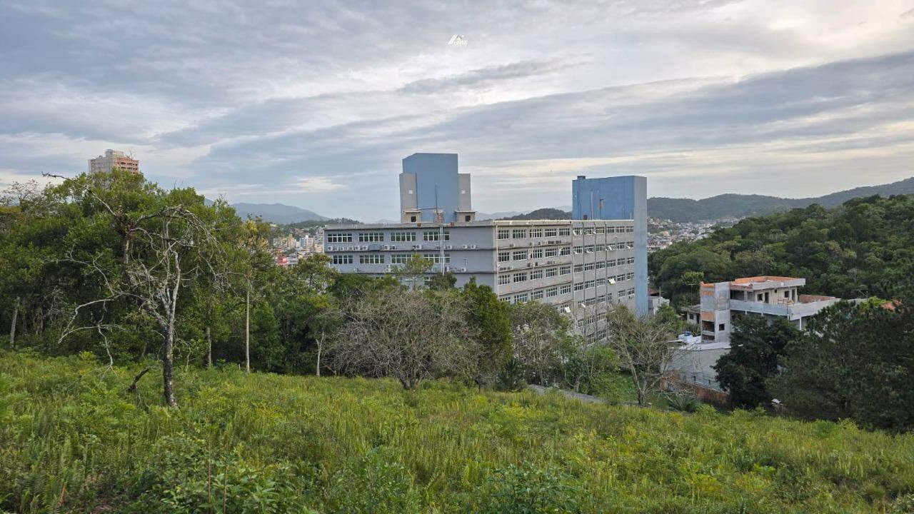 Terreno Residencial à Venda em Balneário Camboriú (Bairro Estados) — 8.367,45 m² com Sol da Manhã