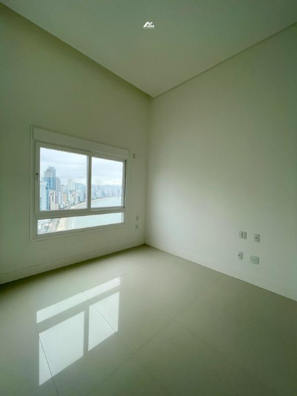 Apartamento frente mar com 3 suítes na Barra Sul de Balneário Camboriú.