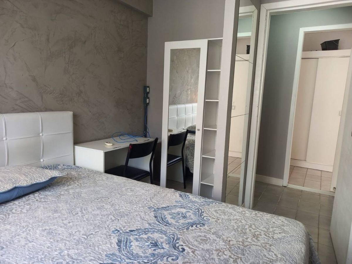 Apartamento com 2 quartos no Centro de Balneário Camboriú.