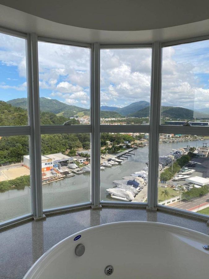 Apartamento frente mar em Balneário Camboriú.