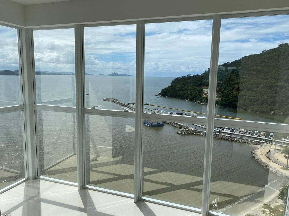 Apartamento frente mar em Balneário Camboriú.