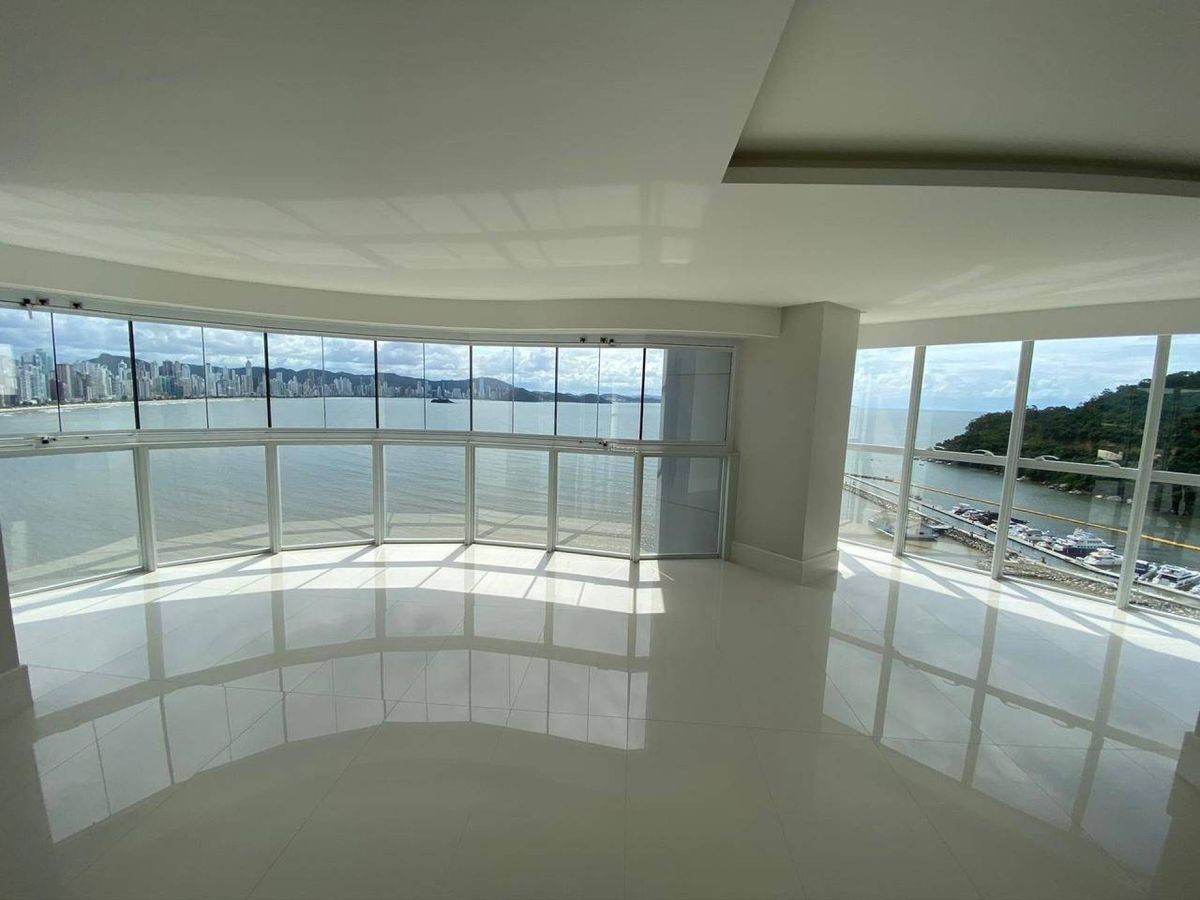 Apartamento frente mar em Balneário Camboriú.