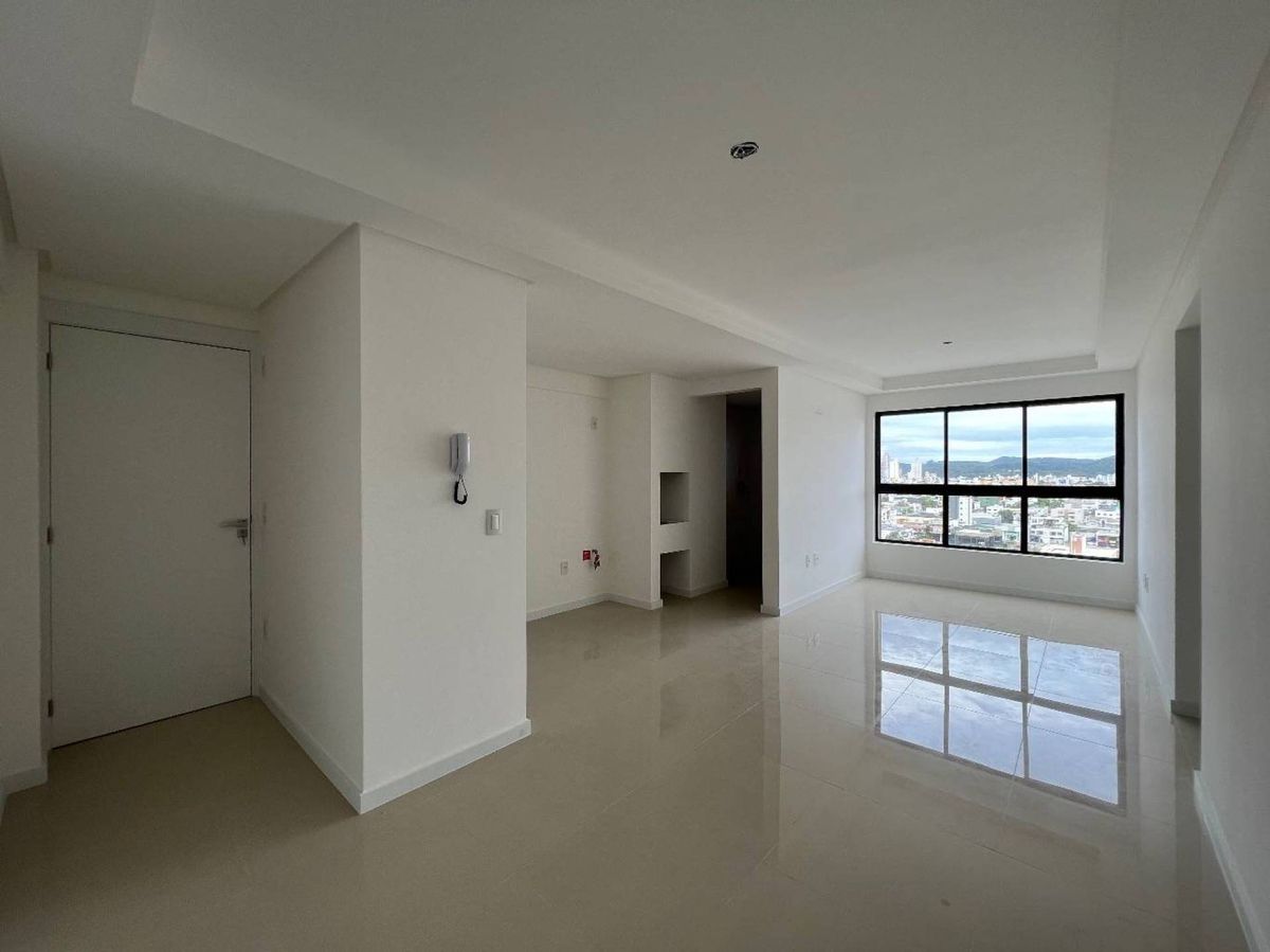 Apartamento localizado próximo ao Balneário Shopping em Balneário Camboriú.