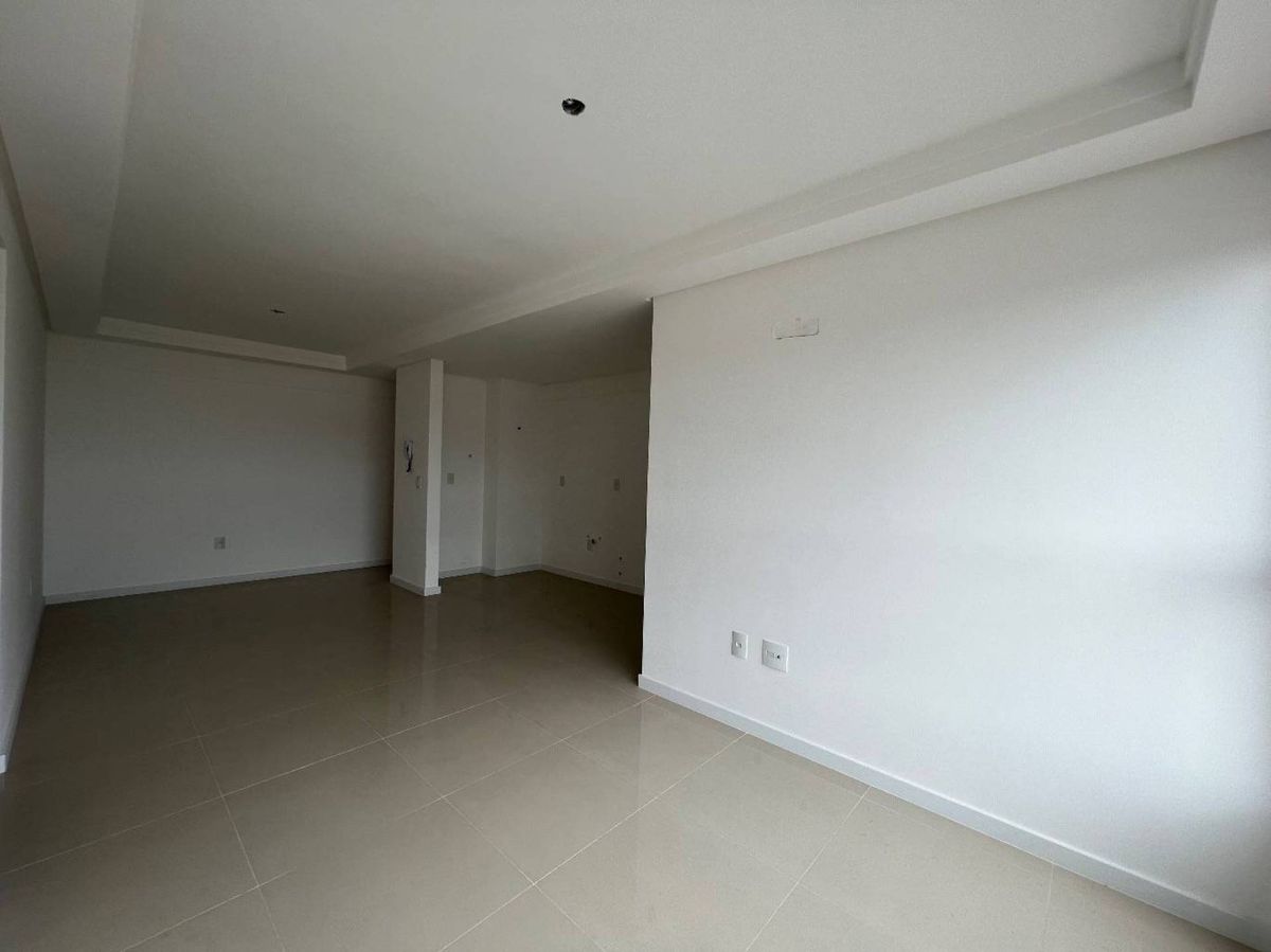 Apartamento localizado próximo ao Balneário Shopping em Balneário Camboriú.
