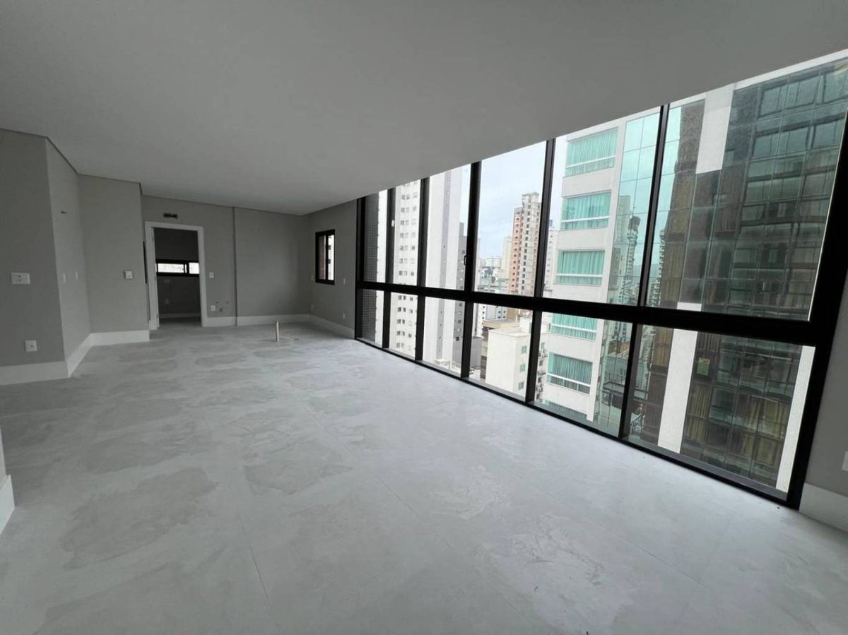 Apartamento mobiliado e equipado com 04 dormitórios à venda | Centro, Balneário Camboriú, SC