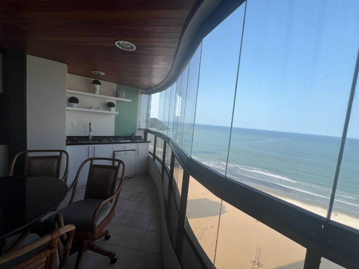 Apartamento frente mar à venda em Balneário Camboriú-SC, com 220m² privativos.