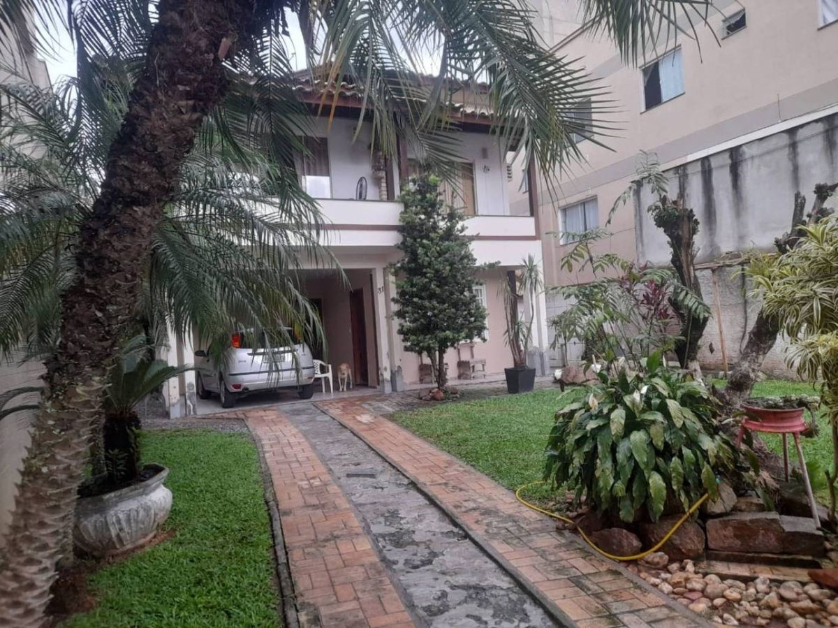 Casa à venda em camboriú - areias, com churrasqueira e sacada para | Areias, Camboriú, Santa Catarina