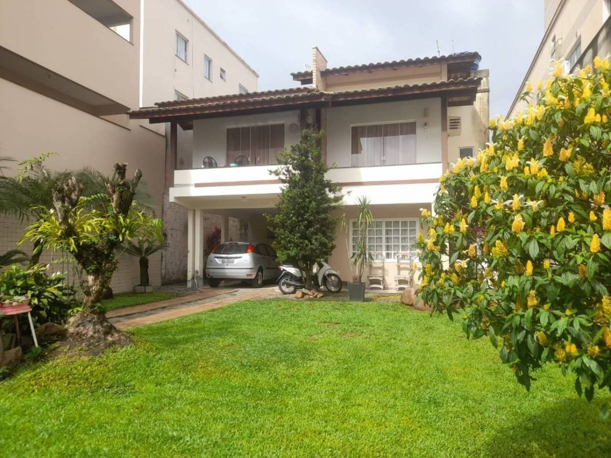 Casa à venda em camboriú - areias, com churrasqueira e sacada para | Areias, Camboriú, Santa Catarina