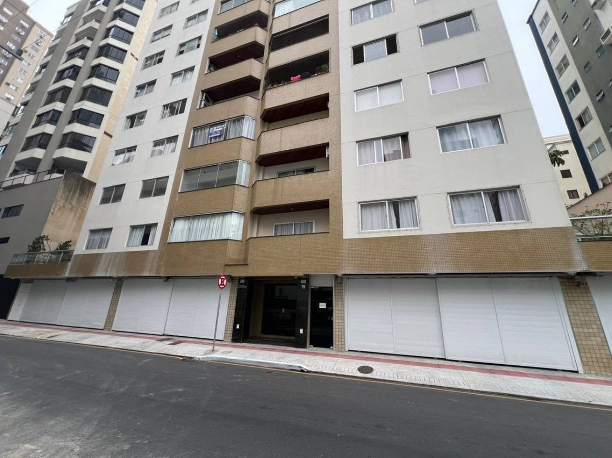 Apartamento quadra mar com 03 quartos à venda em Balneário Camboriú, Santa Catarina