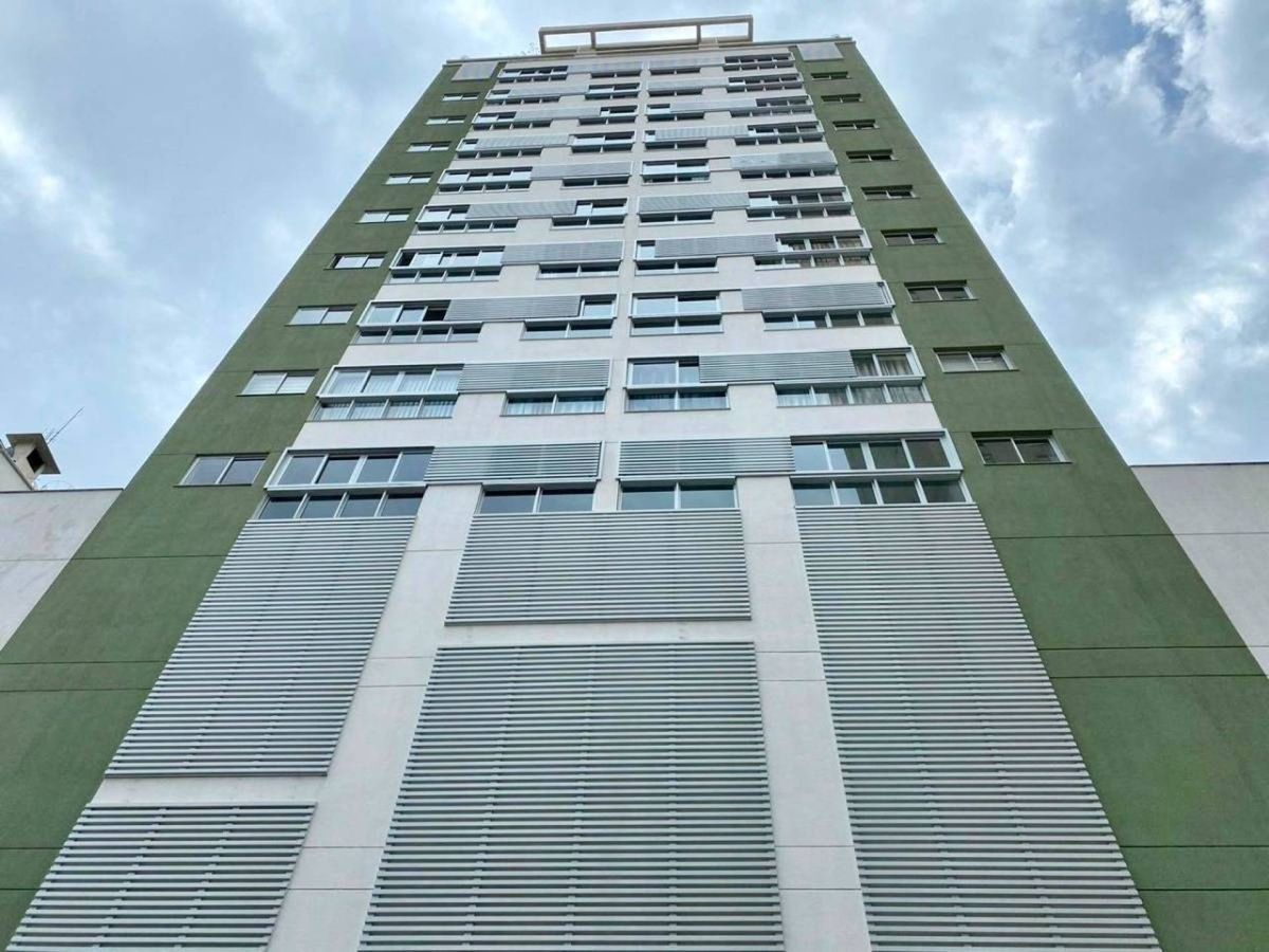 Apartamento com 02 suítes mais Home Office no Centro de Balneário Camboriú.