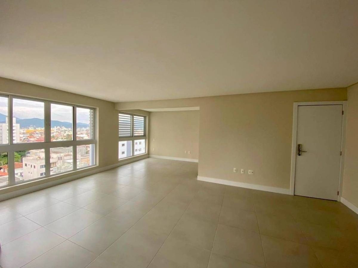 Apartamento com 02 suítes mais Home Office no Centro de Balneário Camboriú.