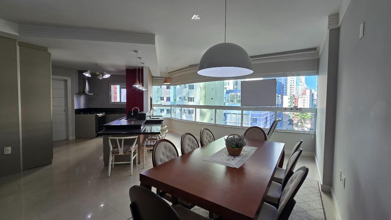 Apartamento quadra mar a 180 metros da praia, com 115 m2 na barra Sul de BC