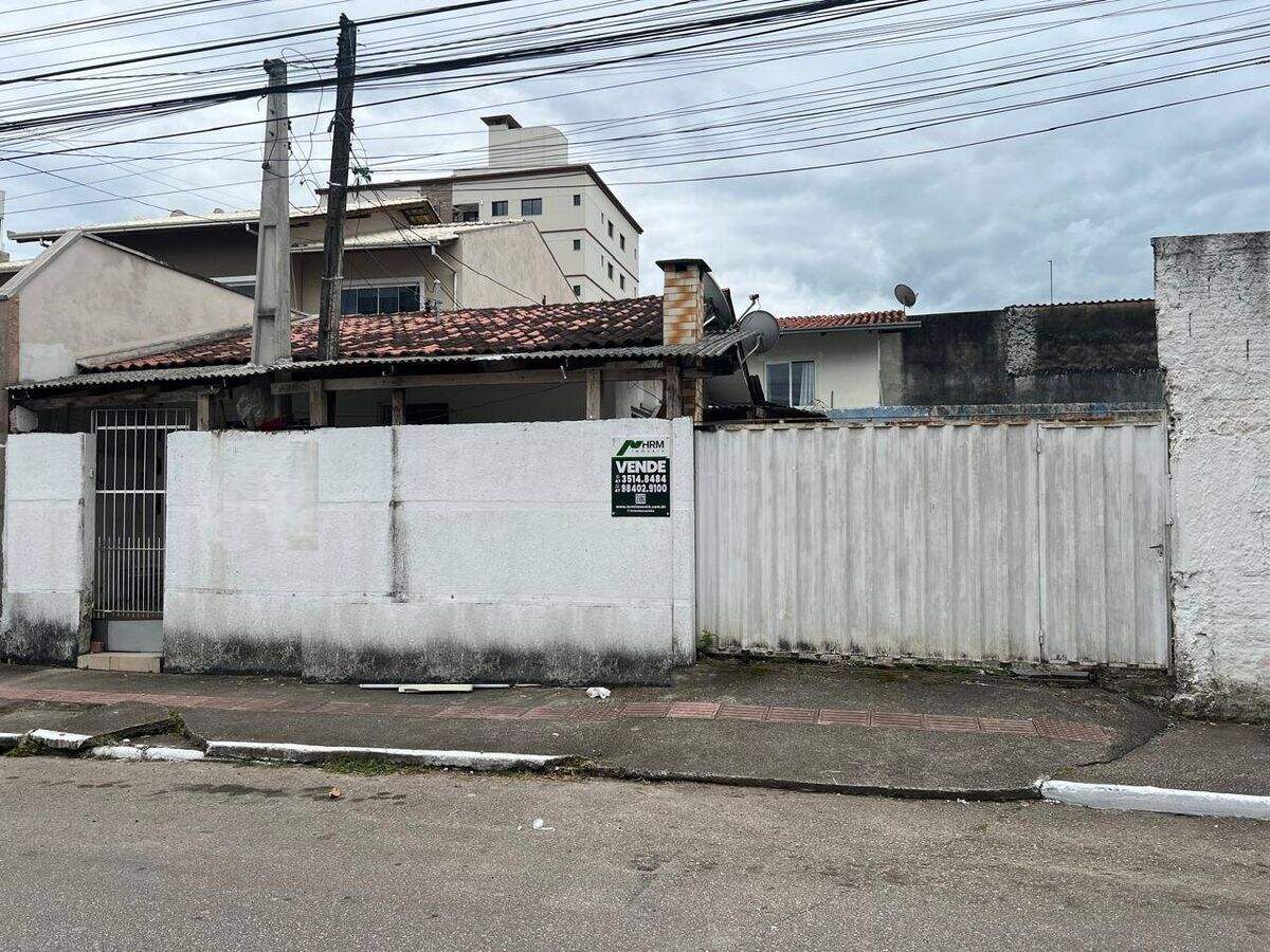 Terreno 322m² no centro de Balneário Camboriú para venda.