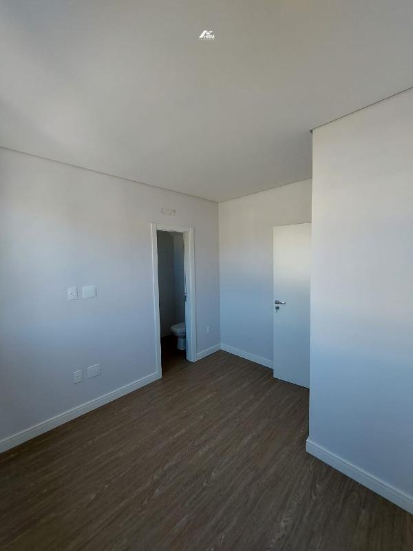 Casa residencial em Balneário Camboriú – Ariribá, 3 suítes, frente, 182 m²