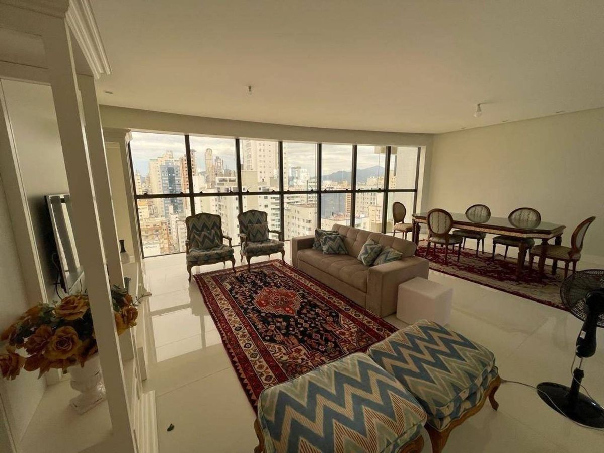 Apartamento com 3 suítes | Centro, Balneário Camboriú