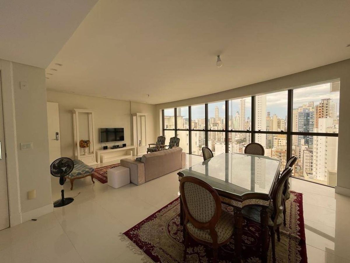 Apartamento com 3 suítes | Centro, Balneário Camboriú