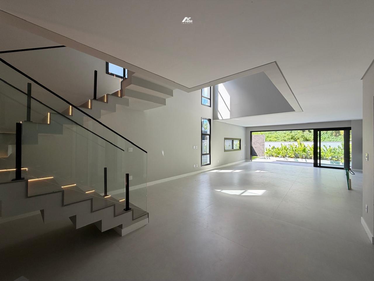 Casa no Estaleiro com 04 suítes em Balneário Camboriú.