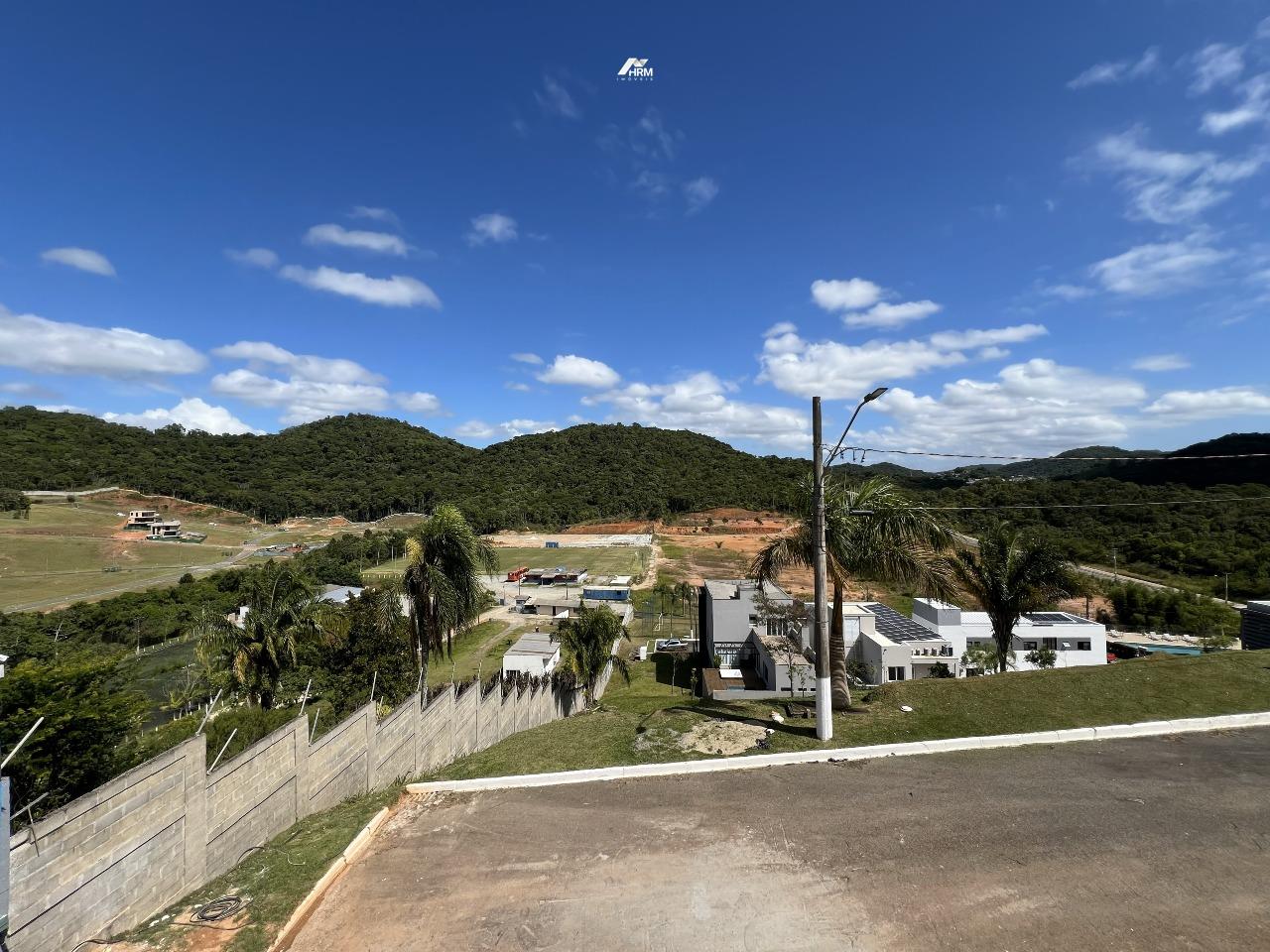 Casa com 3 suítes 270m² privativos em condomínio fechado para venda em Camboriú Santa Catarina