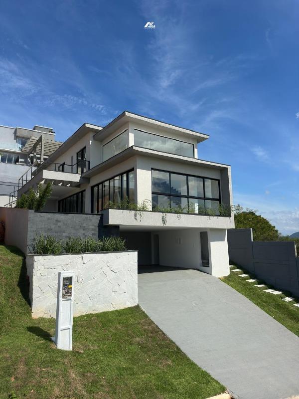 Casa com 3 suítes 270m² privativos em condomínio fechado para venda em Camboriú Santa Catarina  