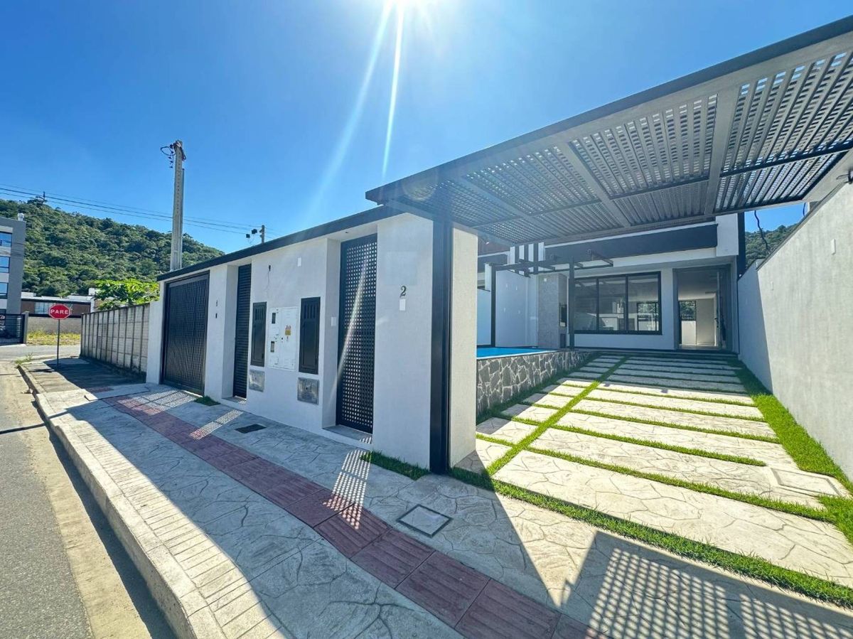 Casa a venda em Camboriú - SC