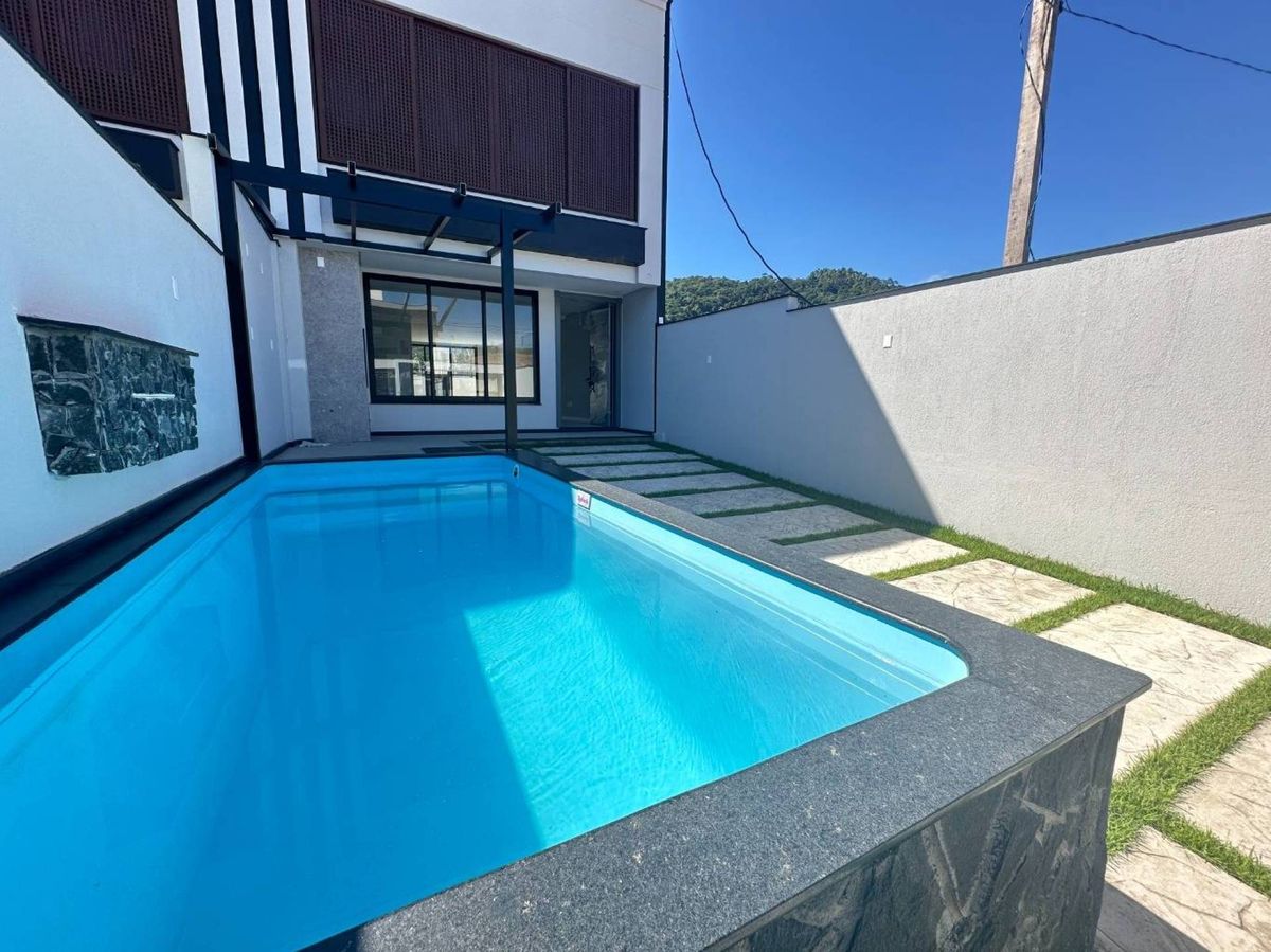 Casa a venda em Camboriú - SC