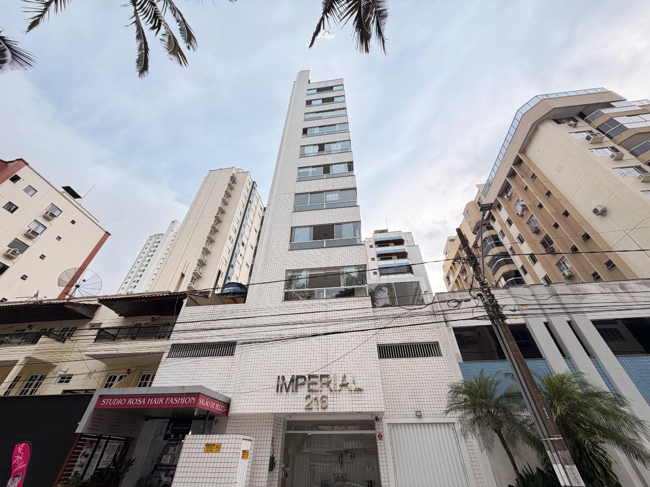 Apartamento de 3 quartos á 250 metros do mar a venda no Centro de Balneário Camboriú/SC