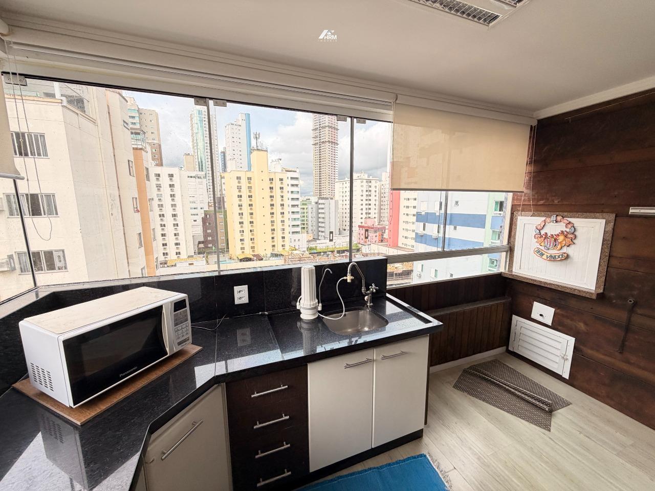 Apartamento de 3 quartos á 250 metros do mar a venda no Centro de Balneário Camboriú/SC